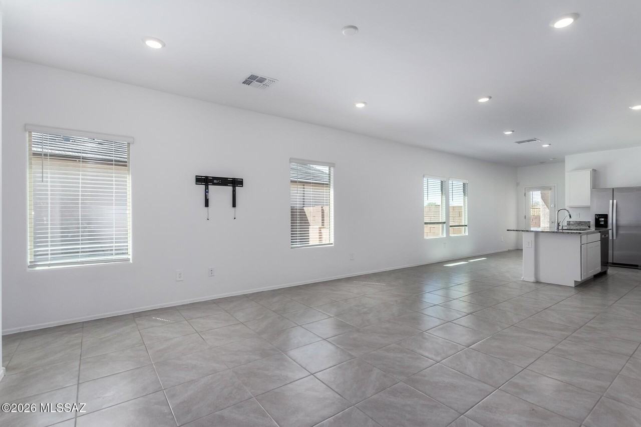 10111 N Cascalote Ln - Photo 6 of 35