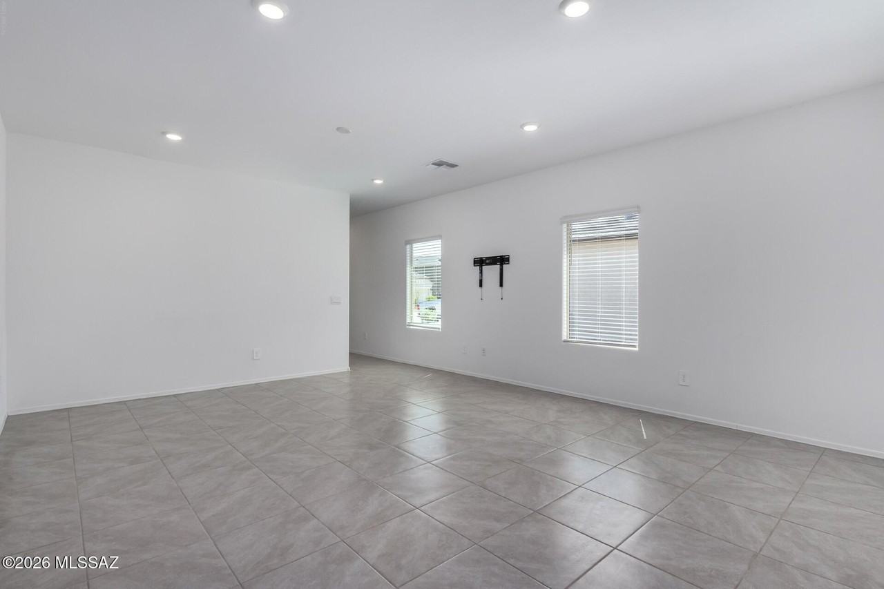 10111 N Cascalote Ln - Photo 7 of 35