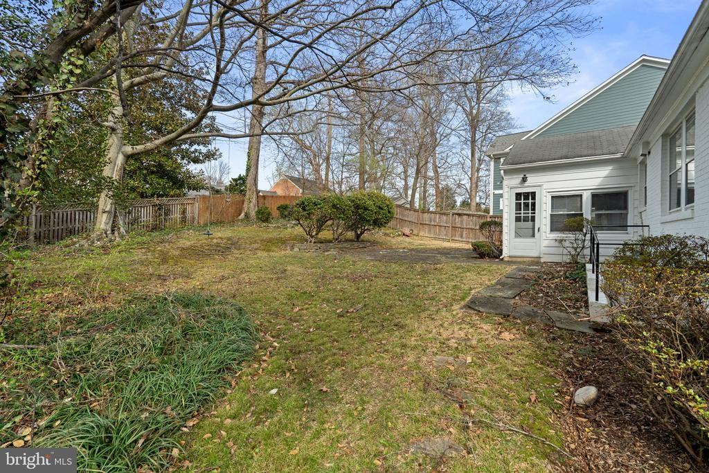 5617 Knollwood Rd - Photo 3 of 33