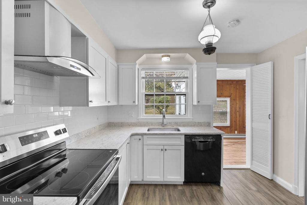 5617 Knollwood Rd - Photo 6 of 33