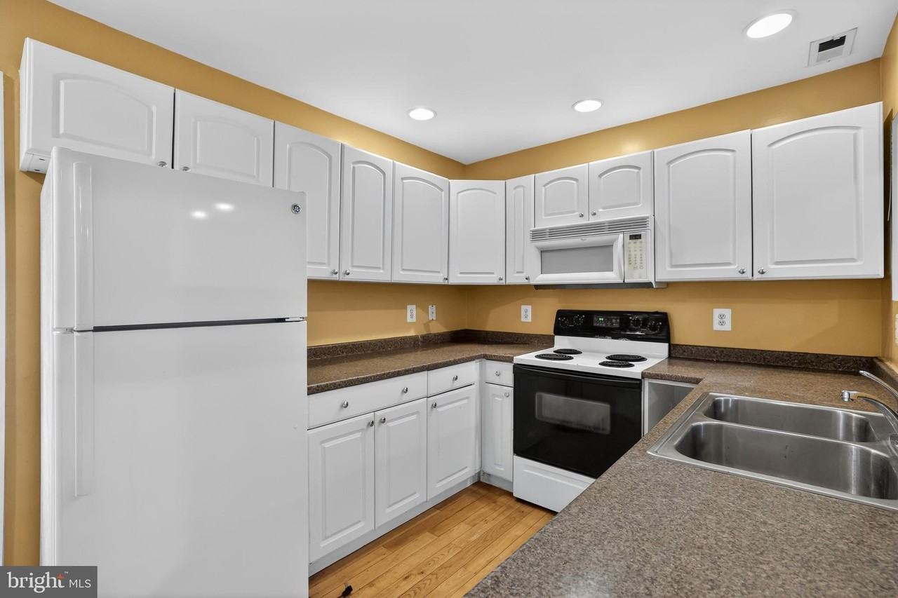 1227 Meigs Pl Ne Apt D - Photo 7 of 19