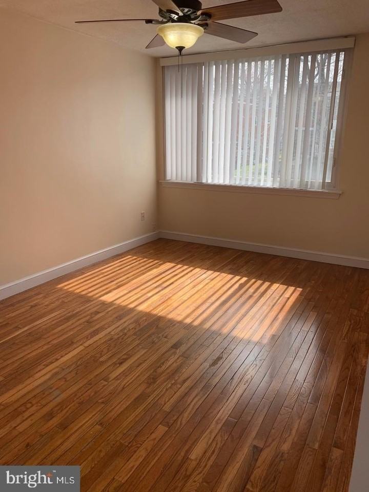 126 Webster St Ne Apt 1 - Photo 3 of 7