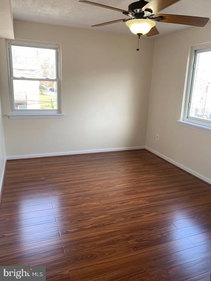 126 Webster St Ne Apt 1 - Photo 5 of 7