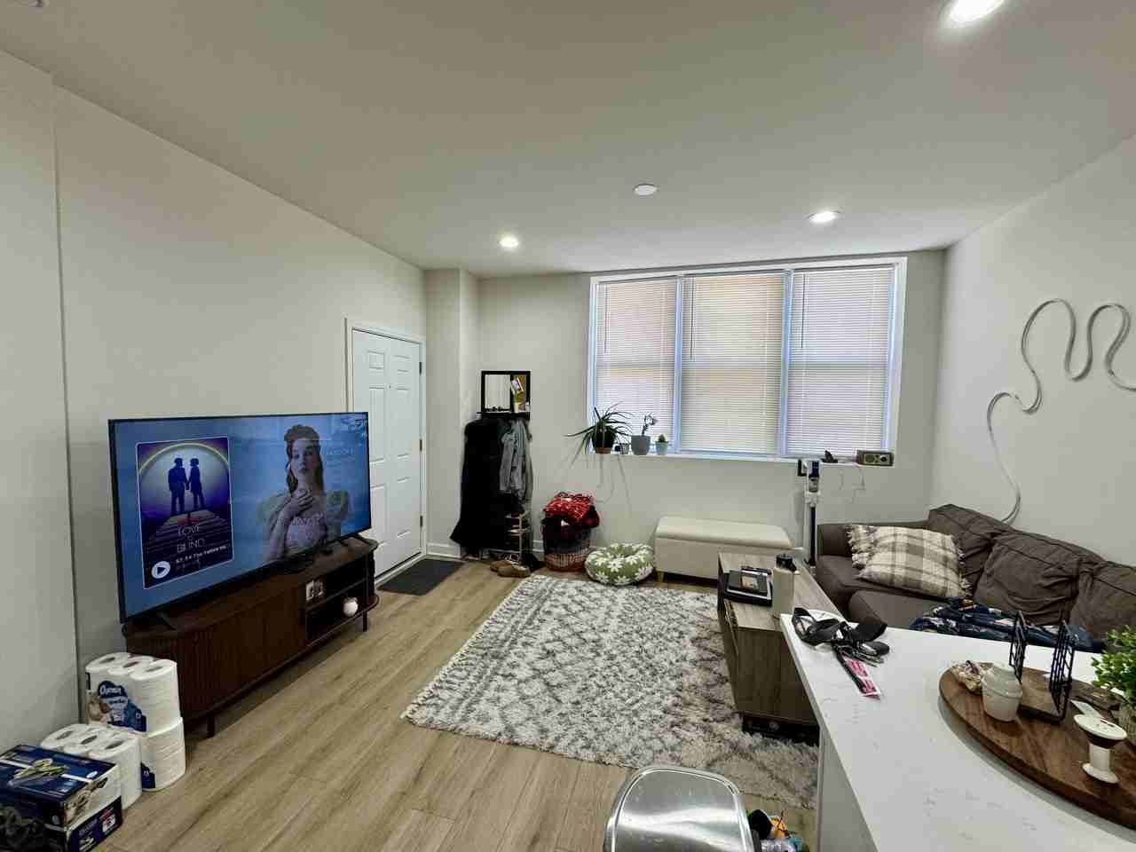 908 S Loomis St #1F - Photo 2 of 19