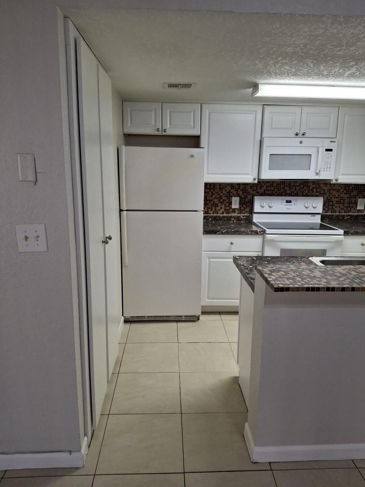 3238 Coral Lake Ln - Photo 2 of 29