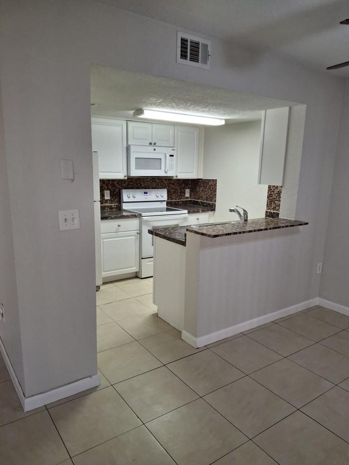 3238 Coral Lake Ln - Photo 6 of 29