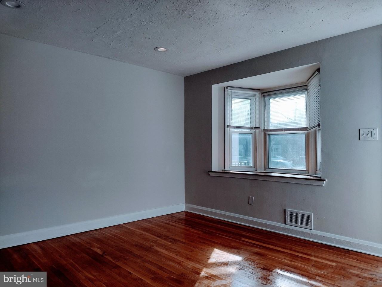 8404 Loch Raven Blvd - Photo 4 of 37