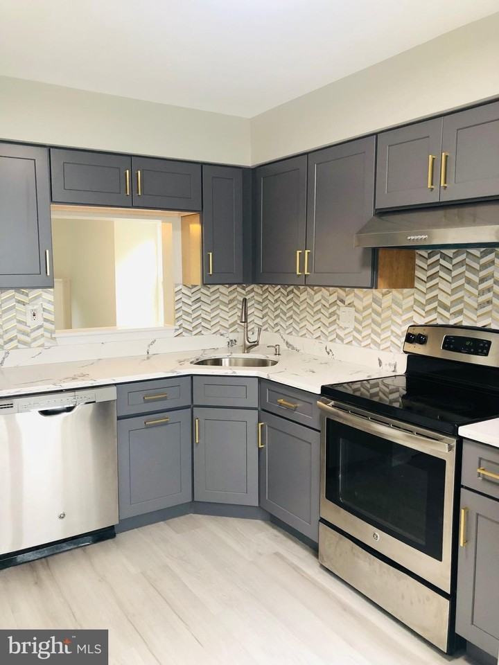 9533 Clocktower Ln - Photo 3 of 19