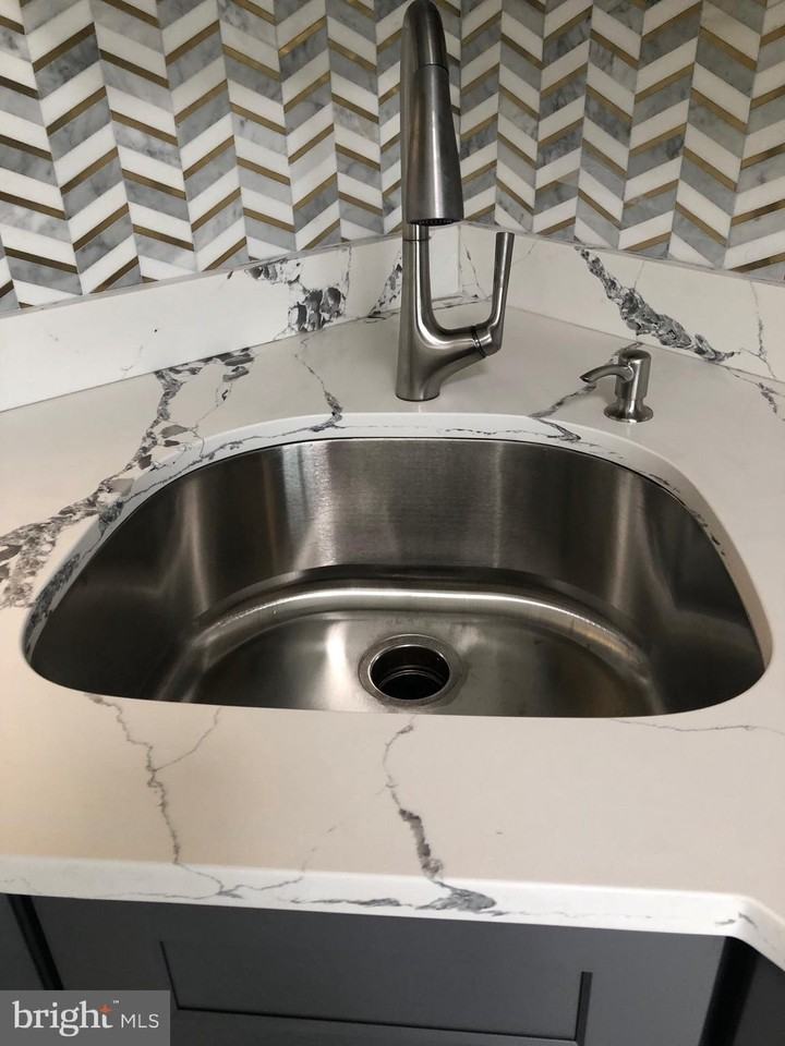 9533 Clocktower Ln - Photo 4 of 19