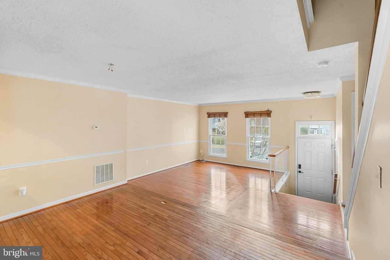 14804 Mcknew Rd - Photo 3 of 23