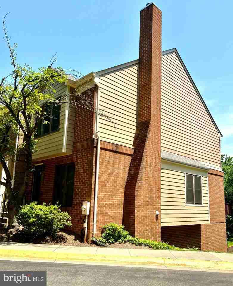 5147 King Charles Way - Photo 2 of 16