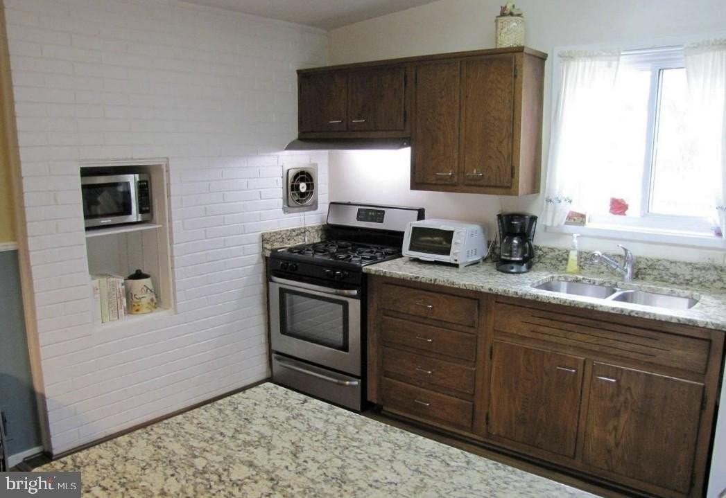 715 Marshall Ave - Photo 6 of 18