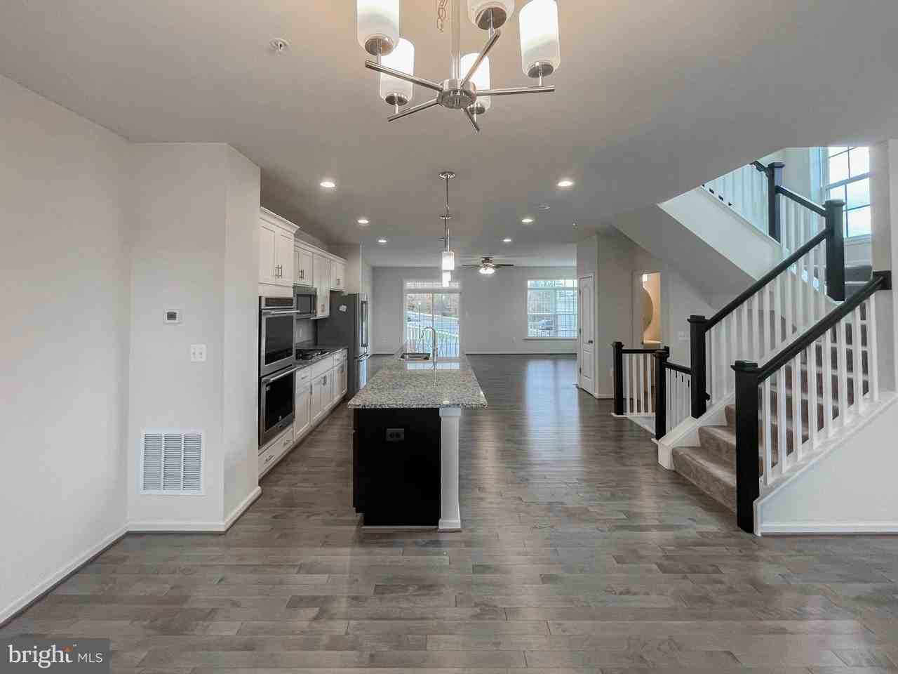 15501 Newtonmore Ln - Photo 2 of 41