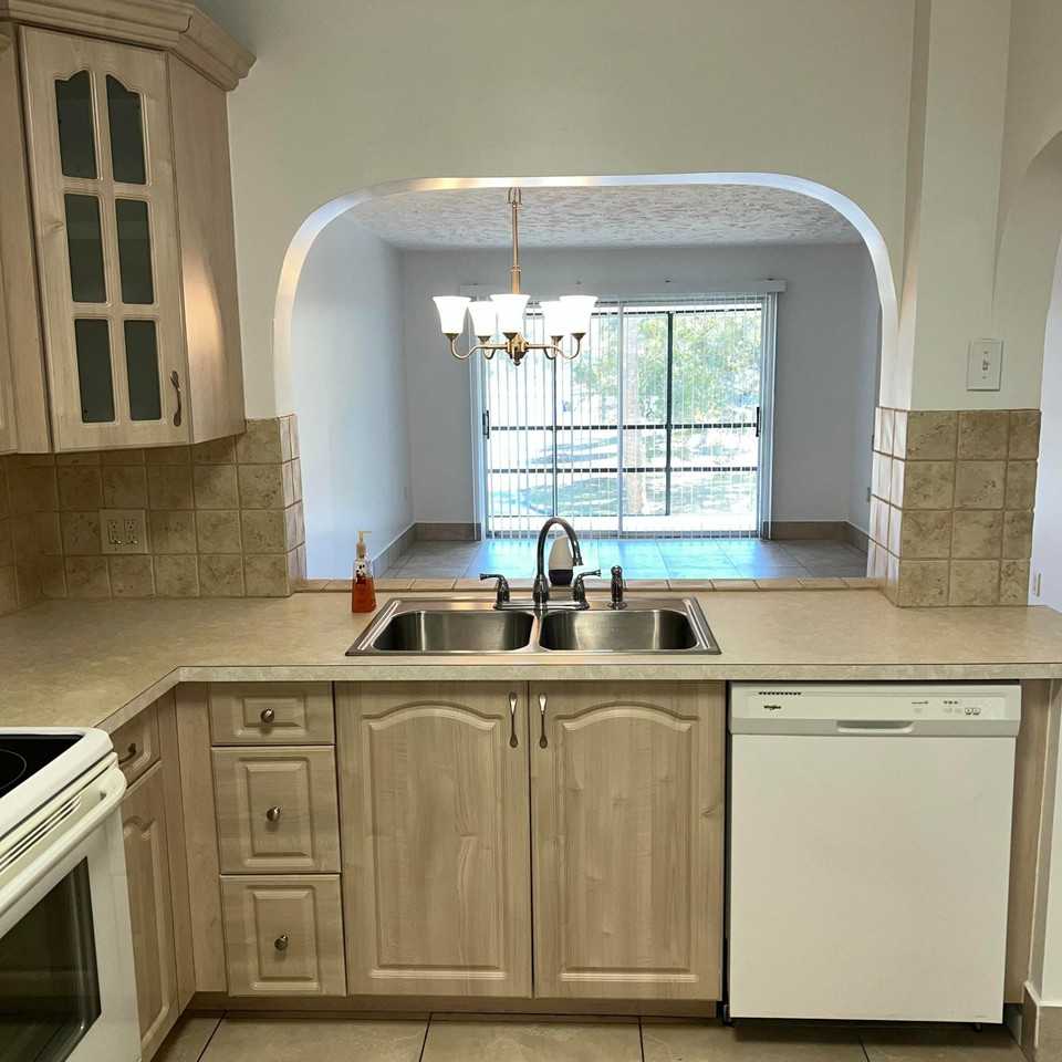 2302 Sunrise Blvd - Photo 7 of 33