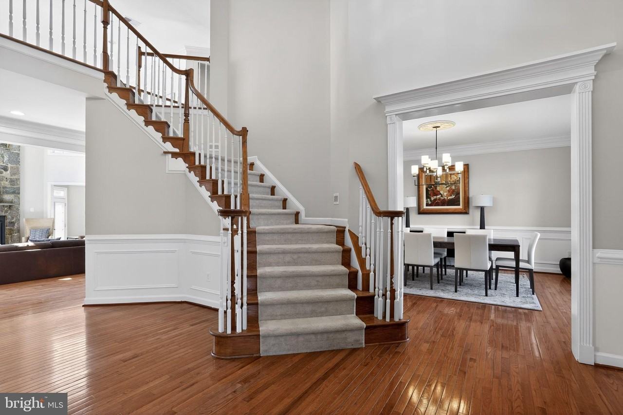 19503 Waneta Dr - Photo 3 of 29