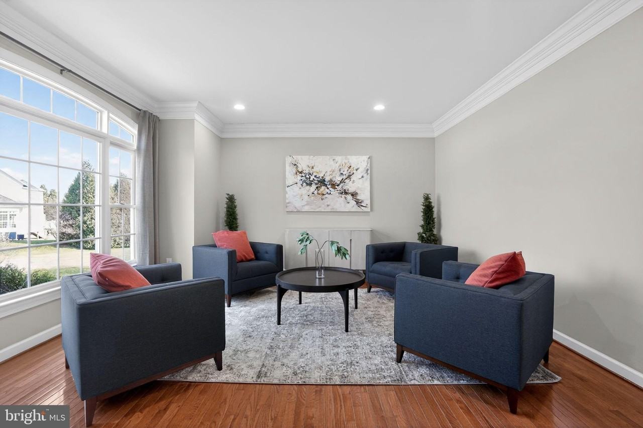 19503 Waneta Dr - Photo 4 of 29