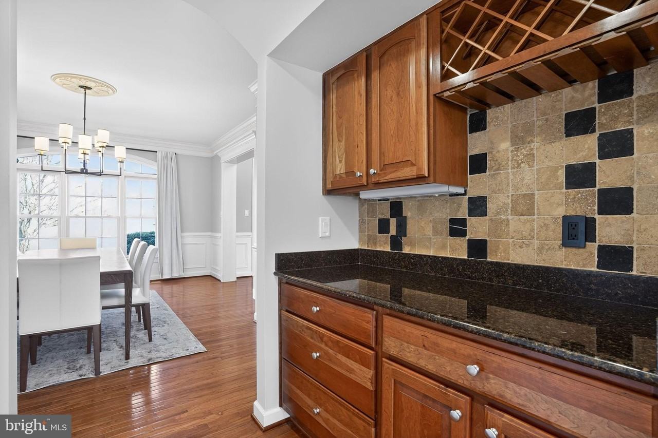 19503 Waneta Dr - Photo 6 of 29