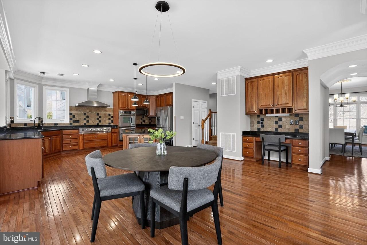 19503 Waneta Dr - Photo 7 of 29