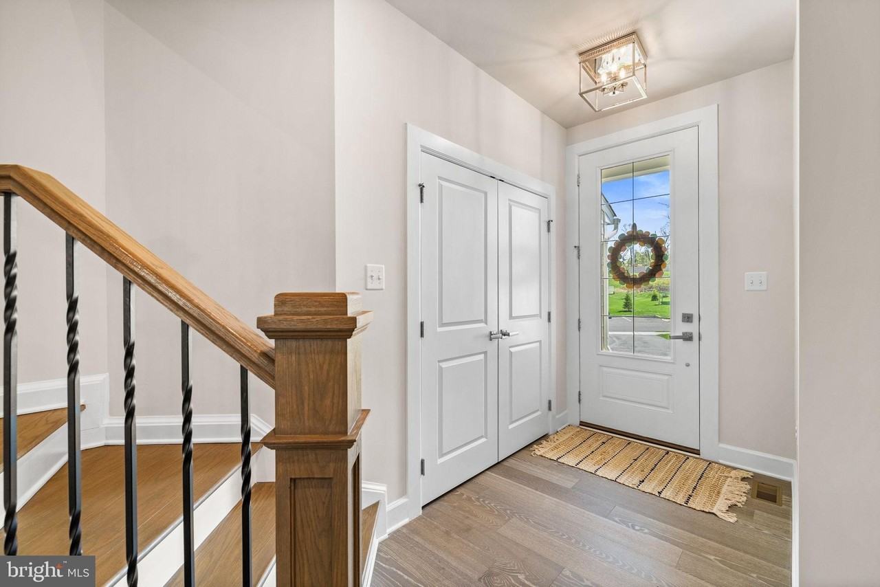 2236 Poe Ln - Photo 3 of 50