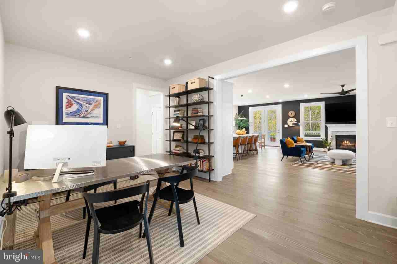 2236 Poe Ln - Photo 4 of 50