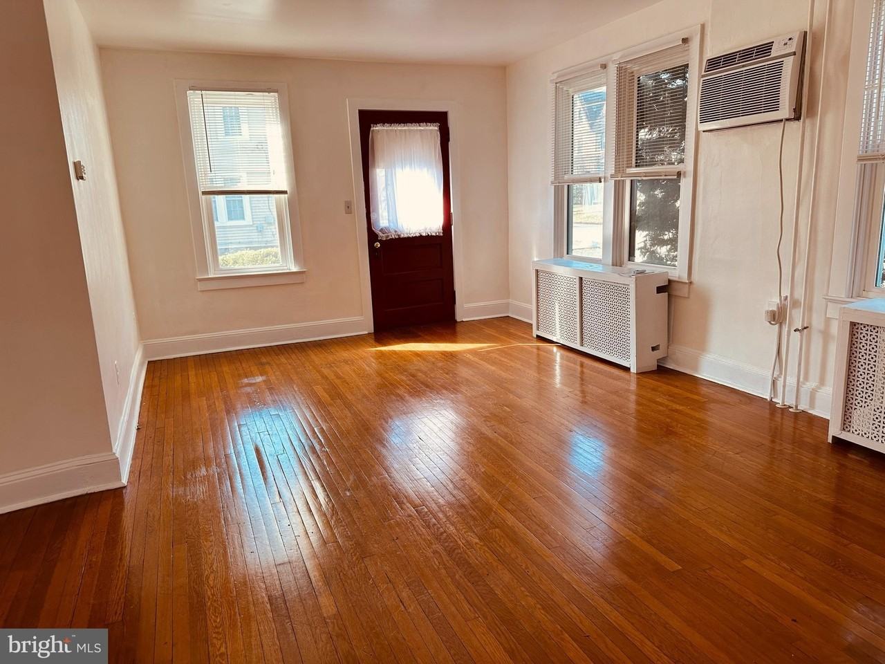 1010 Girard Ave - Photo 3 of 10