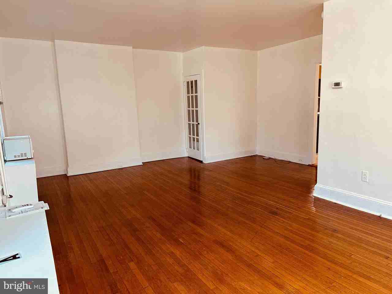 1010 Girard Ave - Photo 4 of 10