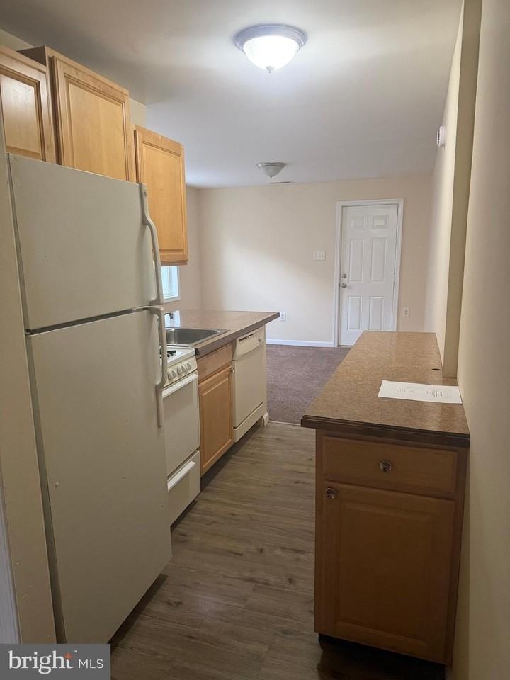 1008 Clifton Ave Unit B - Photo 2 of 11