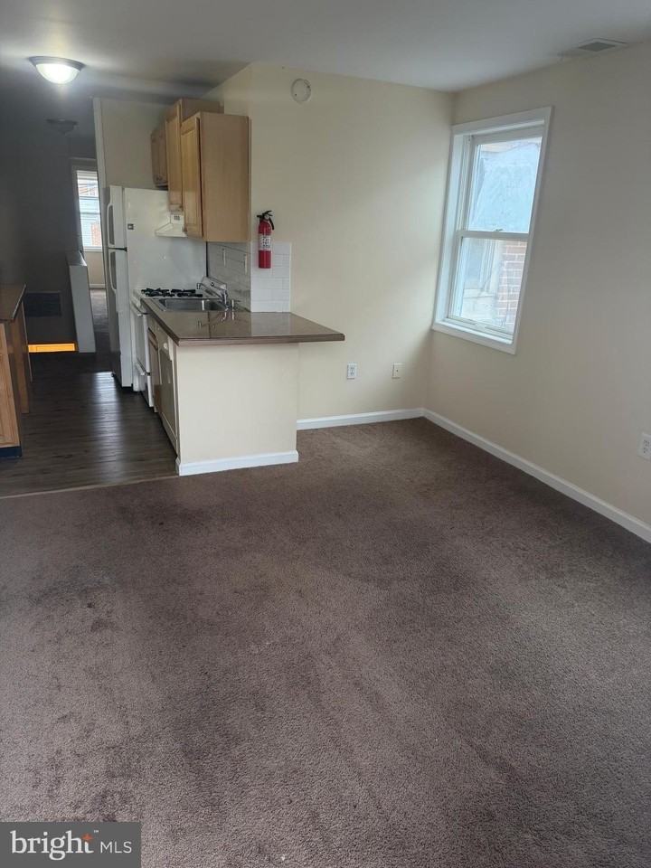 1008 Clifton Ave Unit B - Photo 4 of 11