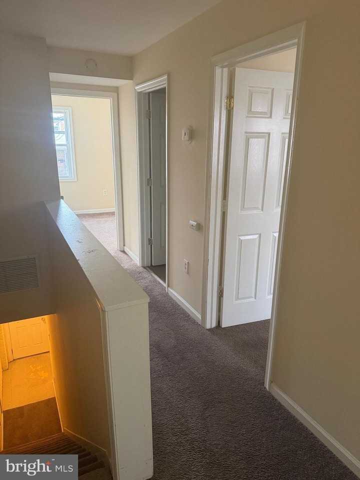 1008 Clifton Ave Unit B - Photo 5 of 11