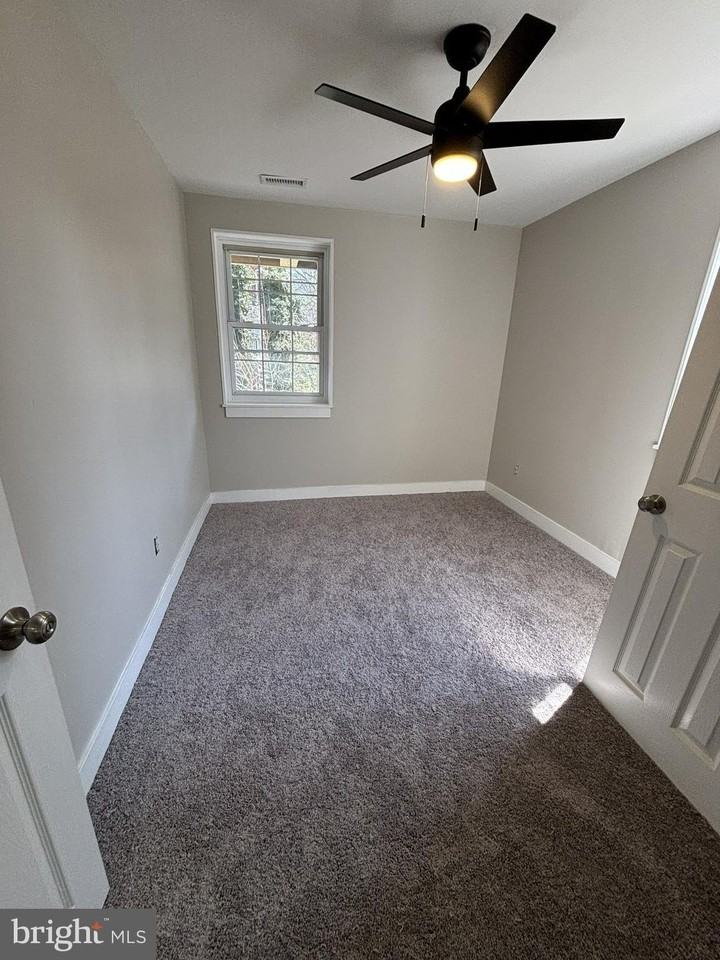 18 W Fifth St #D - Photo 2 of 6