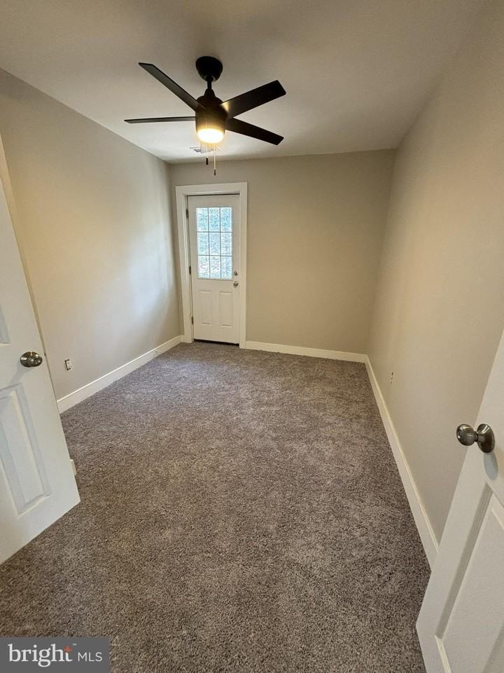 18 W Fifth St #D - Photo 3 of 6