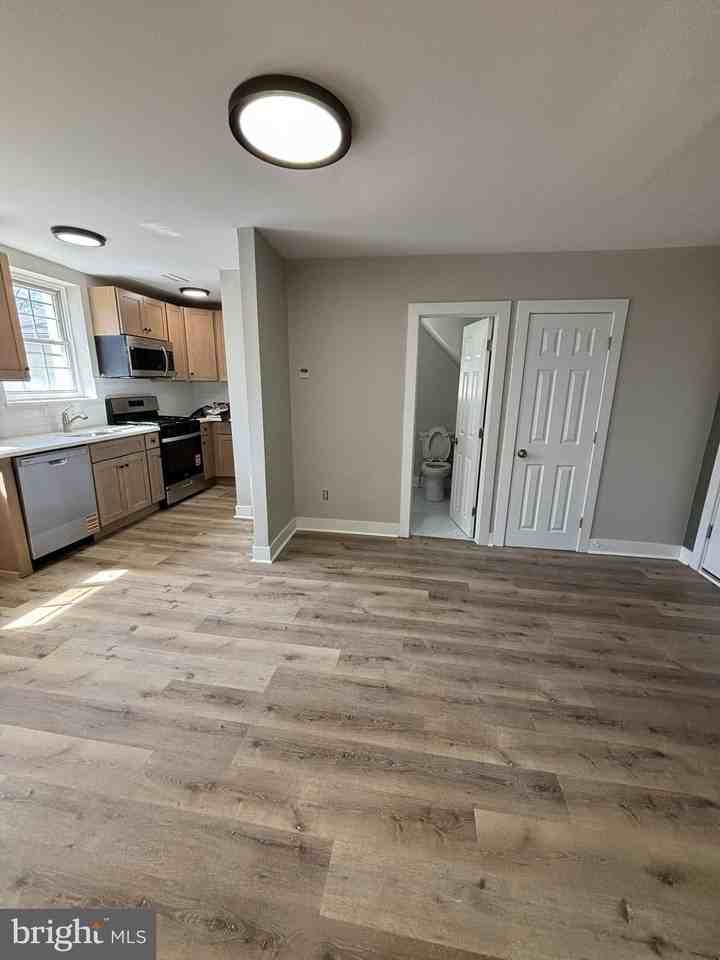 18 W Fifth St #D - Photo 4 of 6