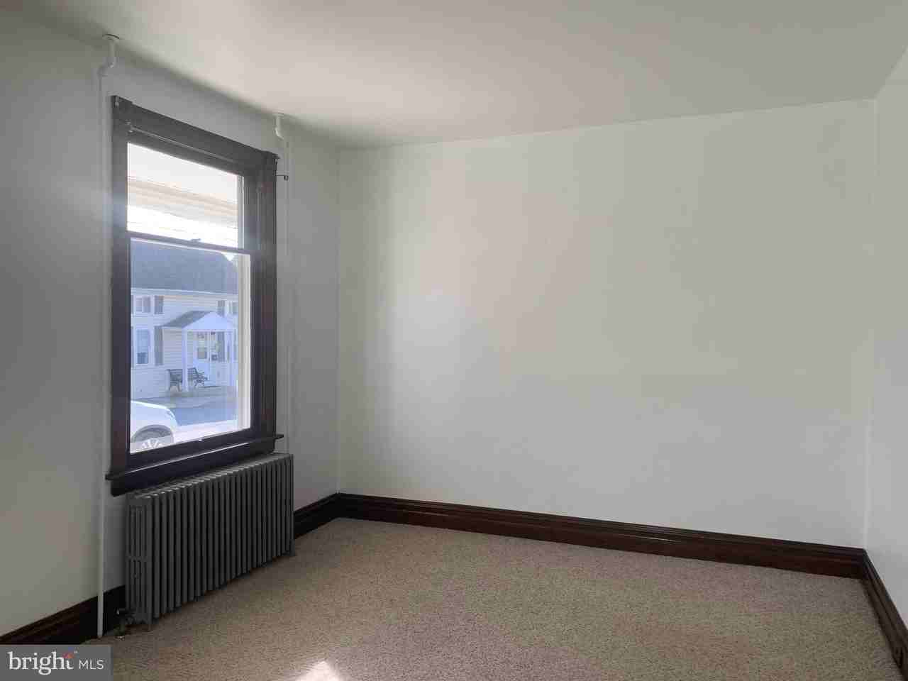 305 W North St - Photo 3 of 29