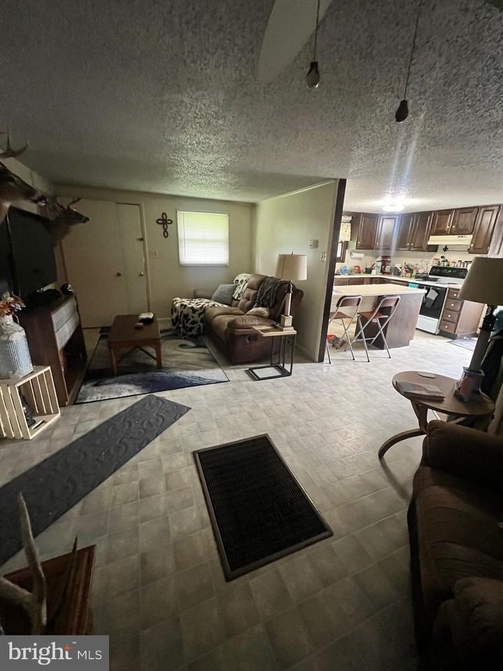 9882 Tower Rd - Photo 6 of 13