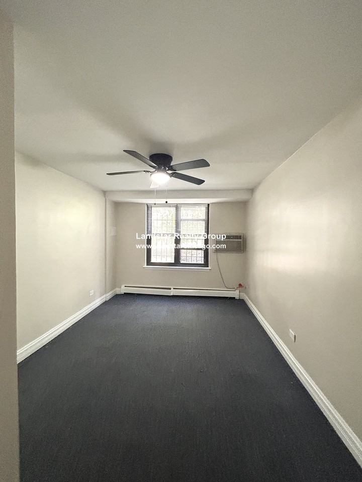 7326 N Ridge Blvd #1E - Photo 2 of 8