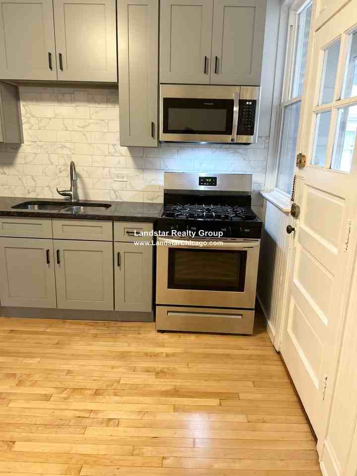 2901 N Kilbourn Ave #2 - Photo 3 of 16