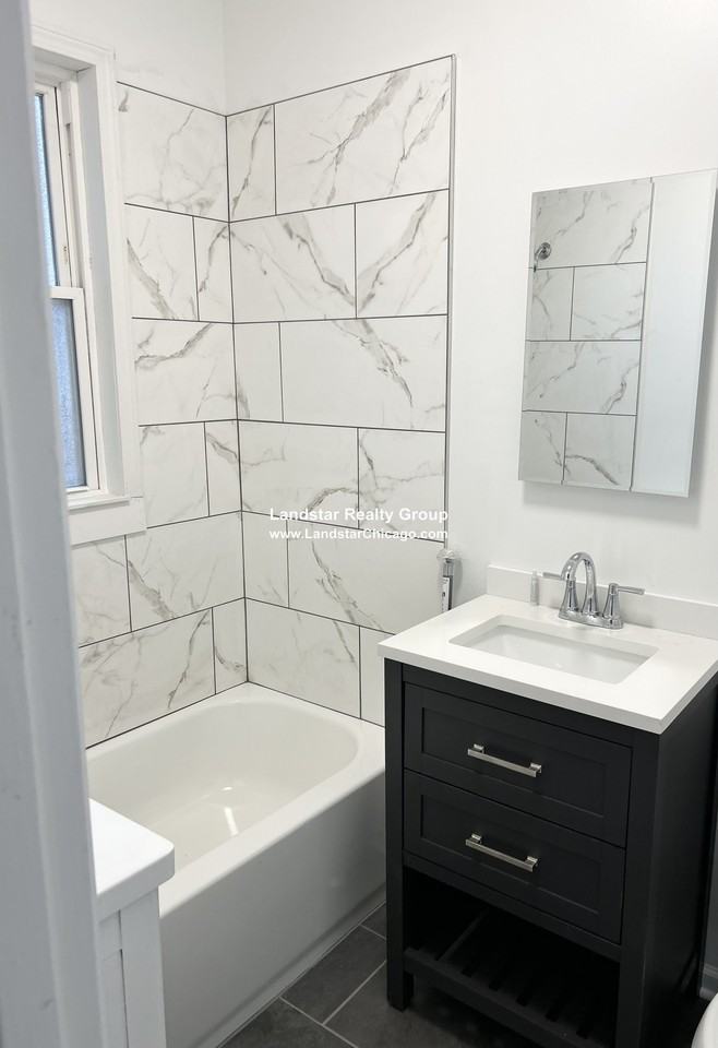 2901 N Kilbourn Ave #2 - Photo 5 of 16