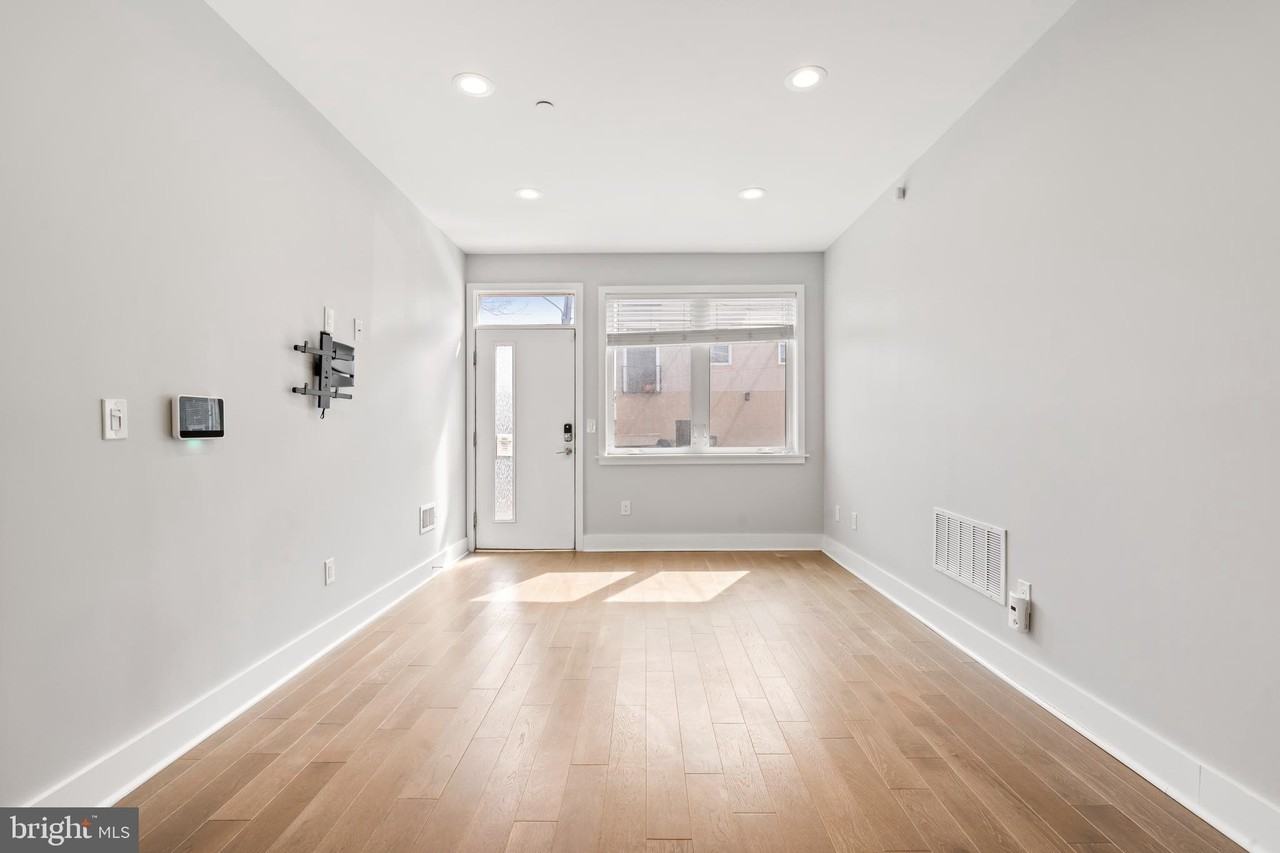 873 Moyer St - Photo 7 of 38