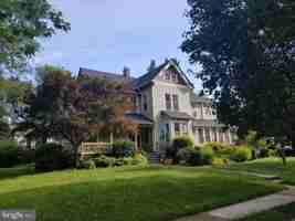 featured image of 2501 N Underwood St