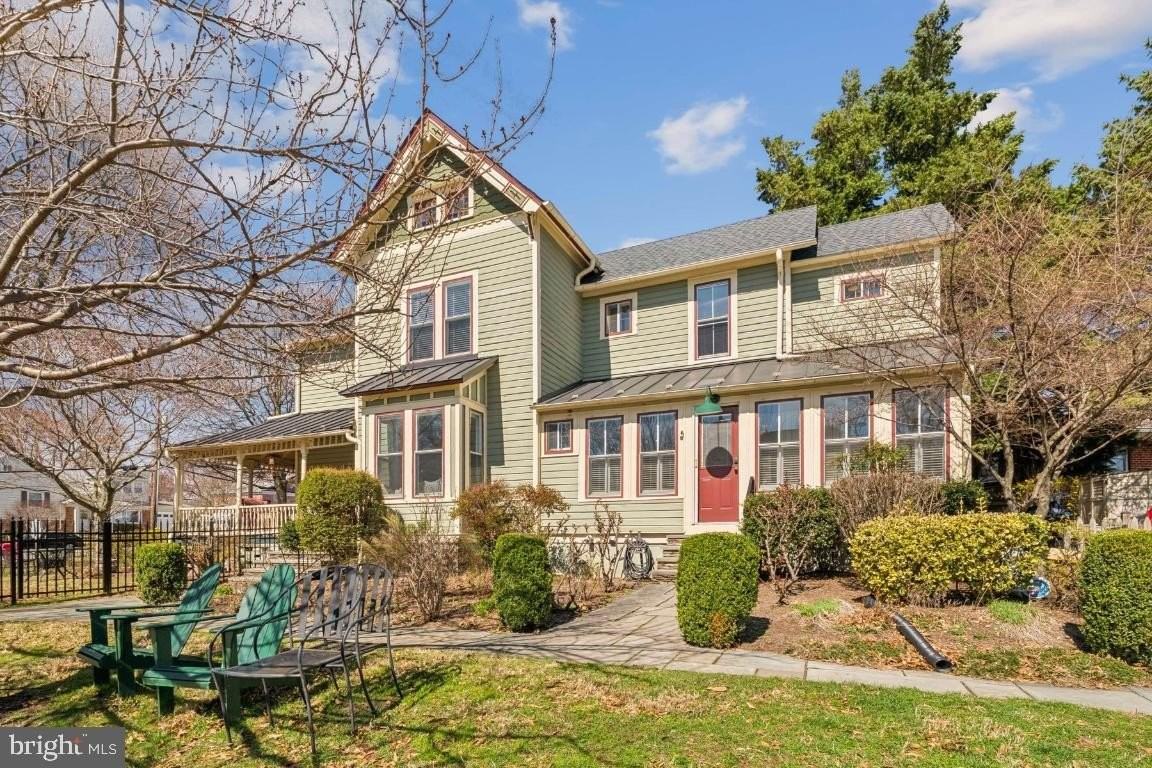 2501 N Underwood St - Photo 2 of 50