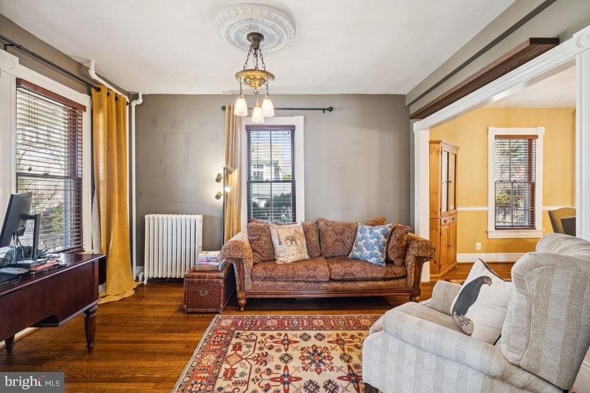 2501 N Underwood St - Photo 5 of 50