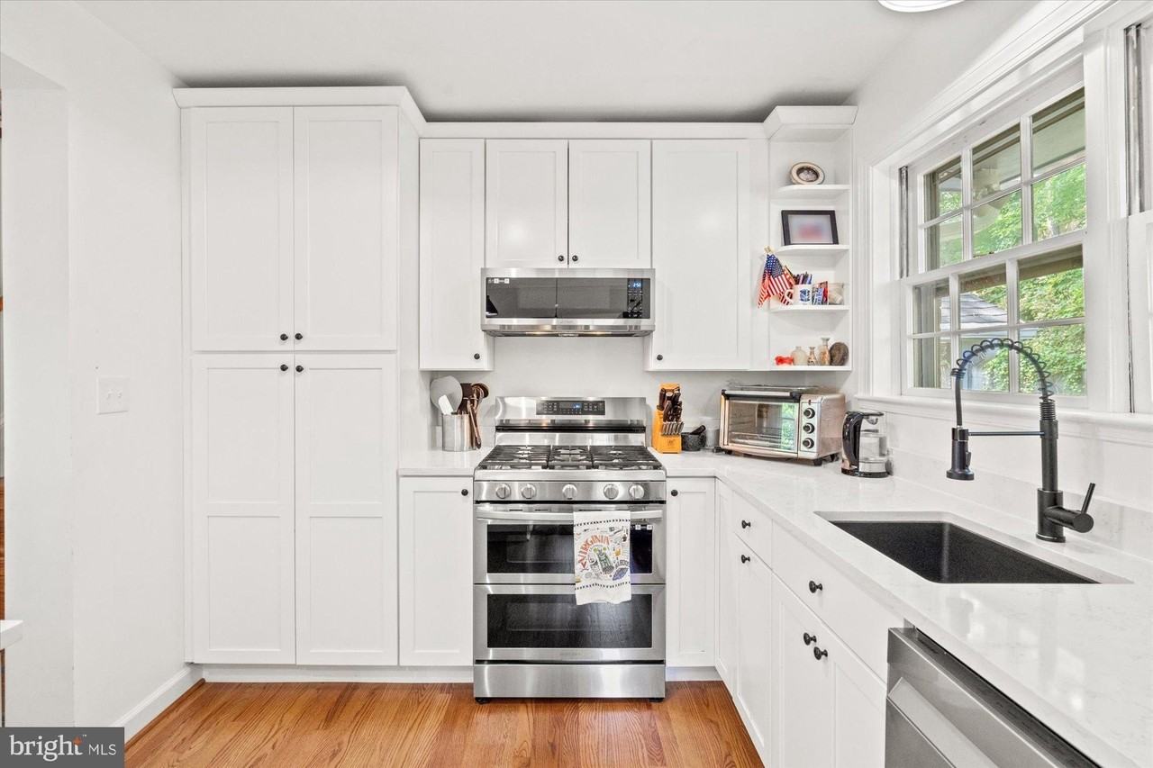 809 E Timber Branch Pkwy - Photo 4 of 33