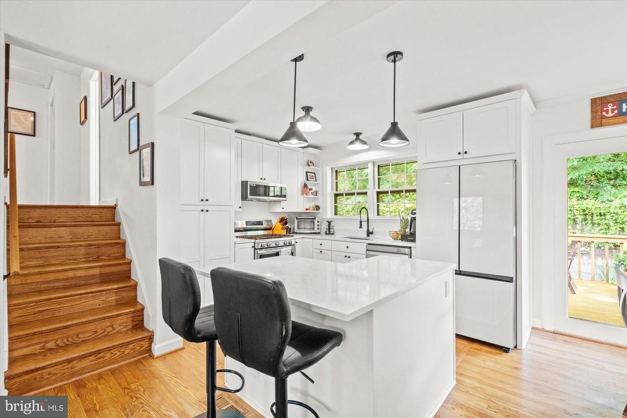 809 E Timber Branch Pkwy - Photo 5 of 33