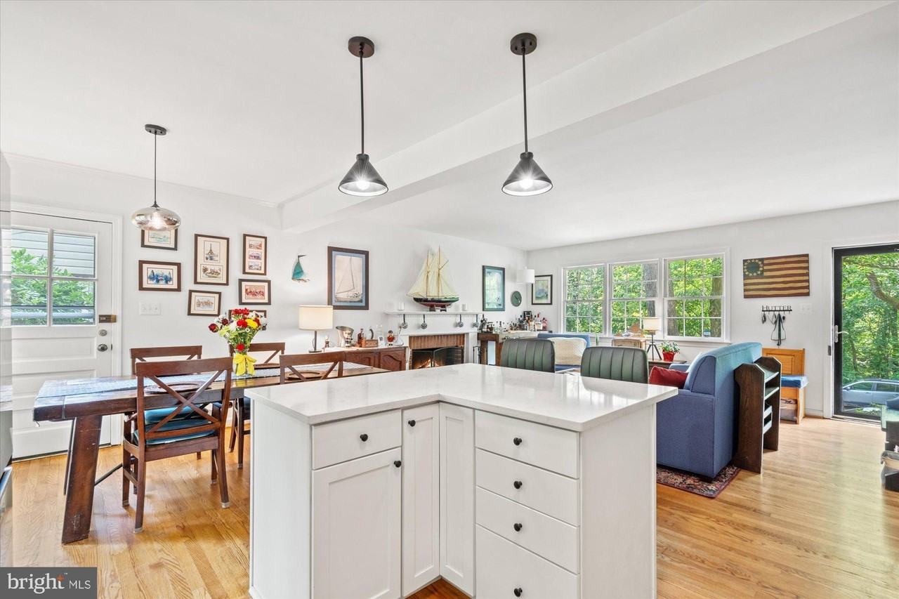 809 E Timber Branch Pkwy - Photo 7 of 33