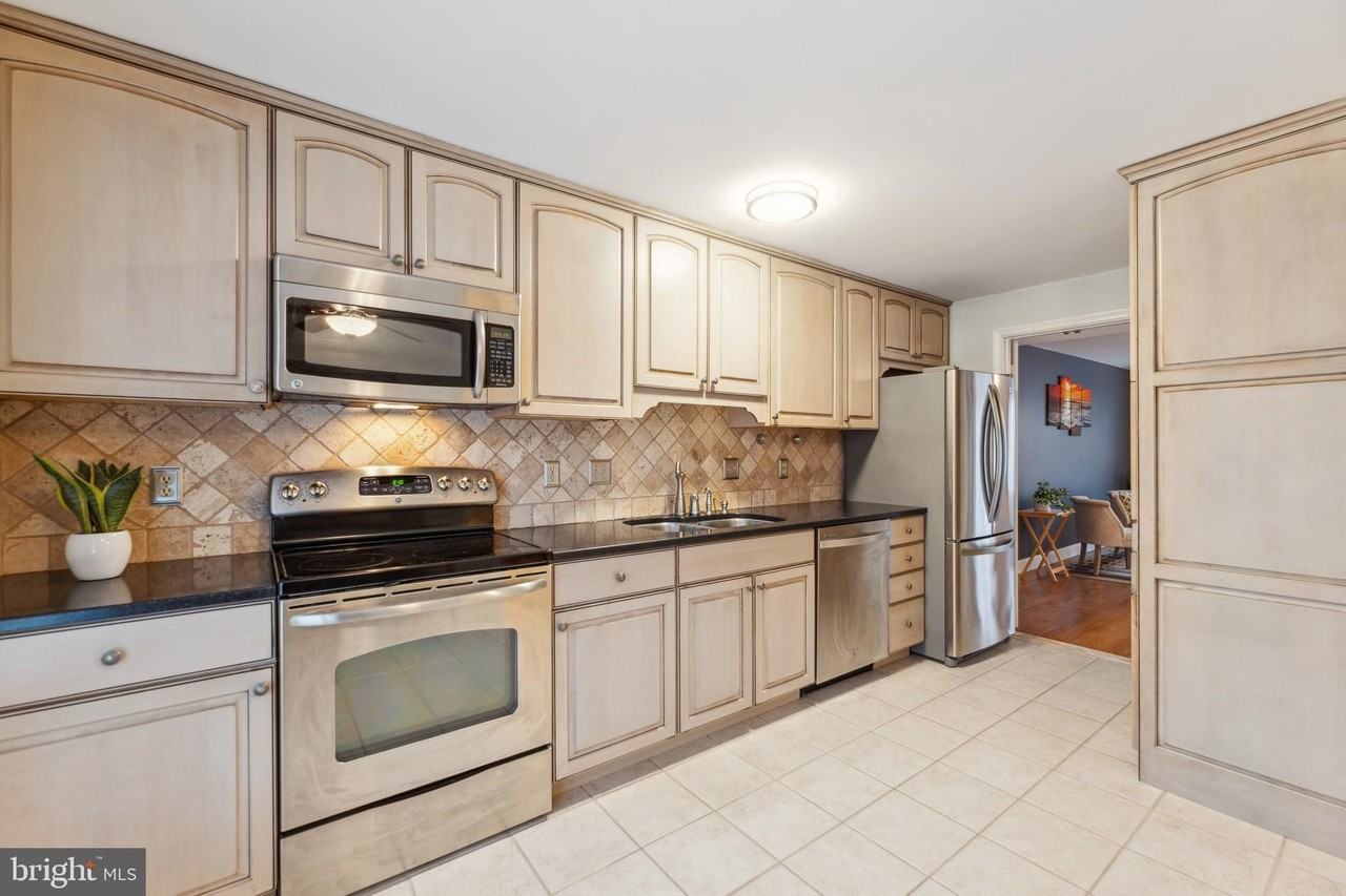 8112 Rhodell Ln - Photo 2 of 15