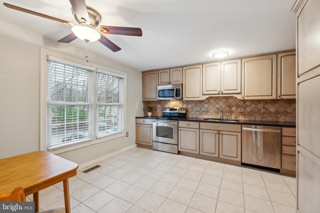 8112 Rhodell Ln - Photo 3 of 15