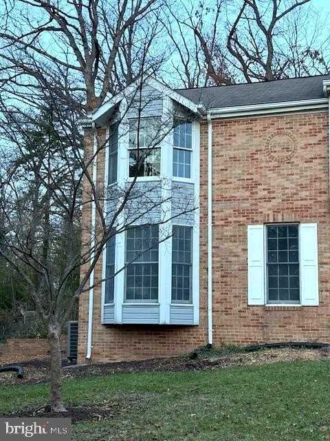 510 Fairfax Ln - Photo 2 of 23