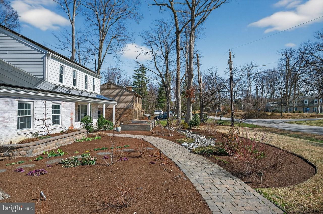 10730 Anita Dr - Photo 5 of 17