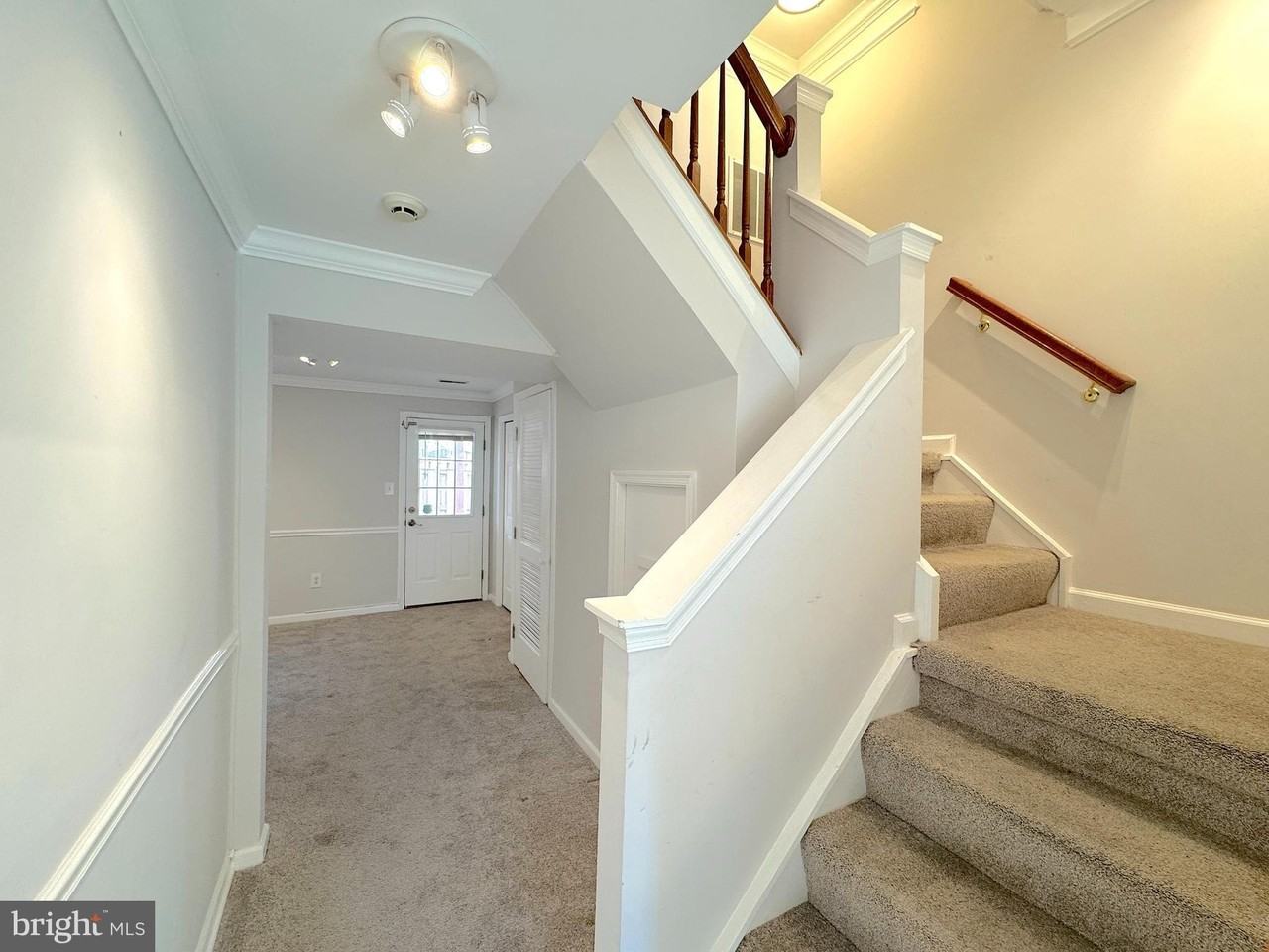 6410 Katherine Ann Ln - Photo 3 of 32