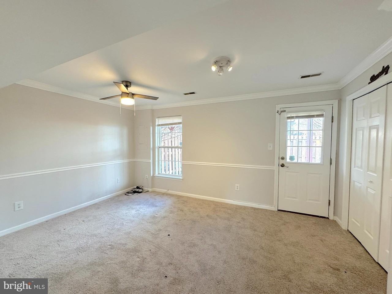 6410 Katherine Ann Ln - Photo 4 of 32